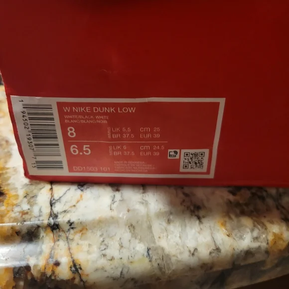 WOMEN'S NIKE DUNK LOW SNEAKER - Picture 7 of 7